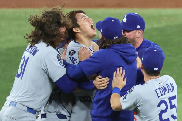 USA's Chris Richards removed by stretcher in Crystal Palace game